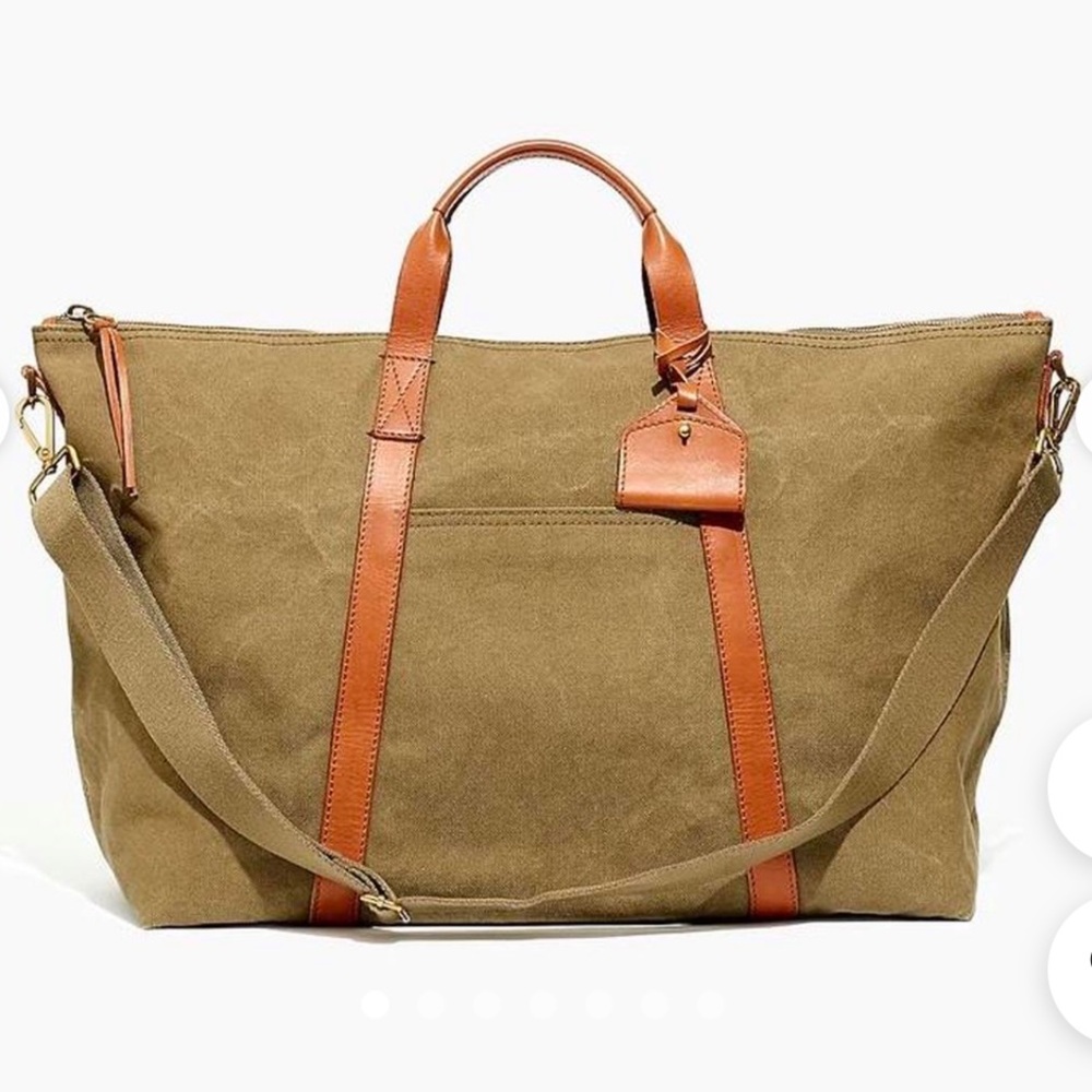 Madewell- The Essential Overnight Bag in canvas - color Army green